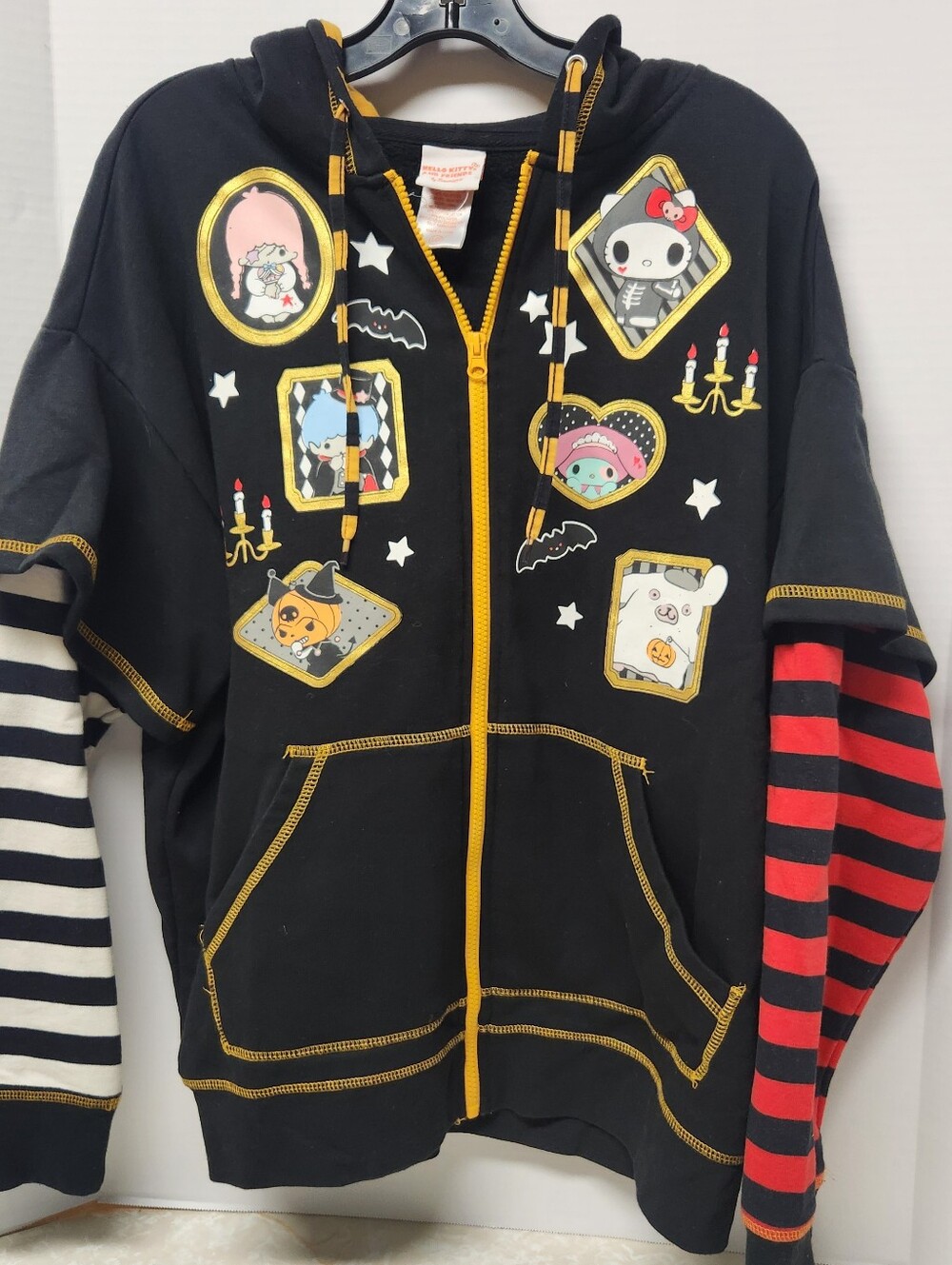 Sanrio Hello Kitty and Friends Halloween Sweatshirt Hoodie Black Orange Red Sz L